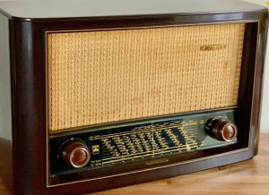 Image of a vintage Grundig table-top radio
